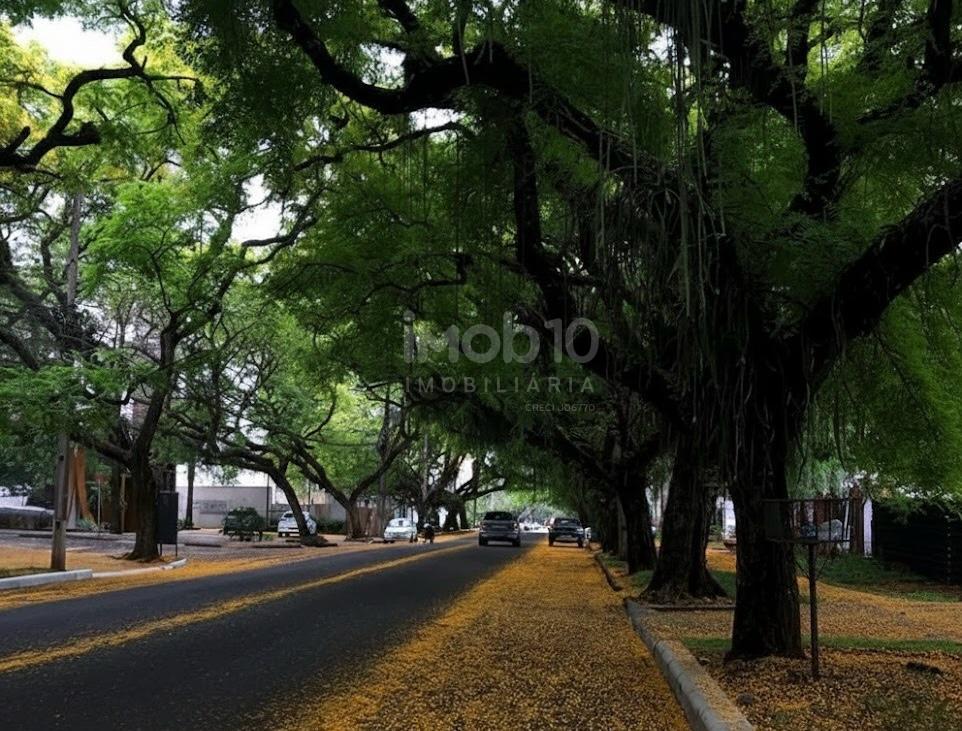Sobrado a venda com 4 dormitórios, no Jardim Polo Centro, em FOZ DO IGUACU - PR