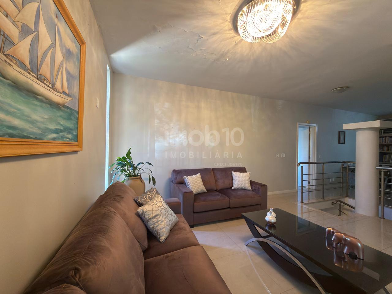 Sobrado a venda com 4 dormitórios, no Jardim Polo Centro, em FOZ DO IGUACU - PR