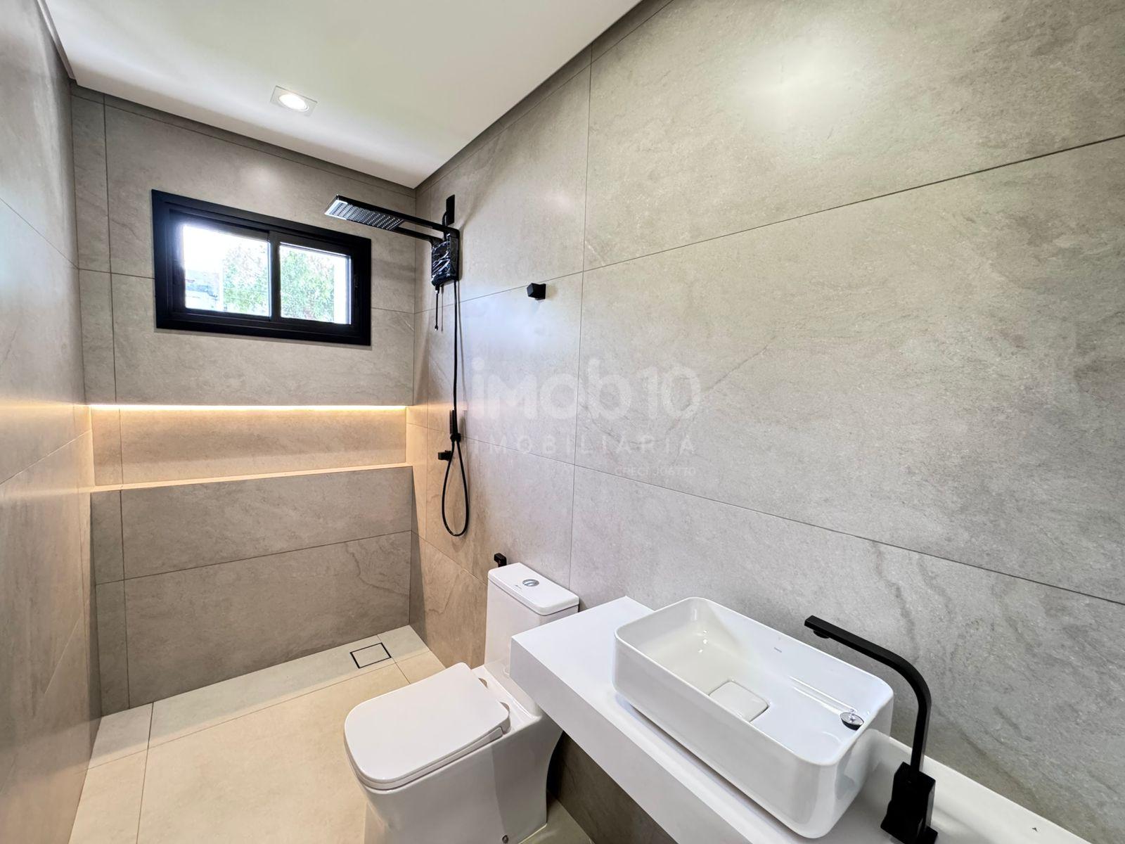 CASA TÉRREA REFORMADA NO JARDIM PANORAMA A VENDA EM FOZ