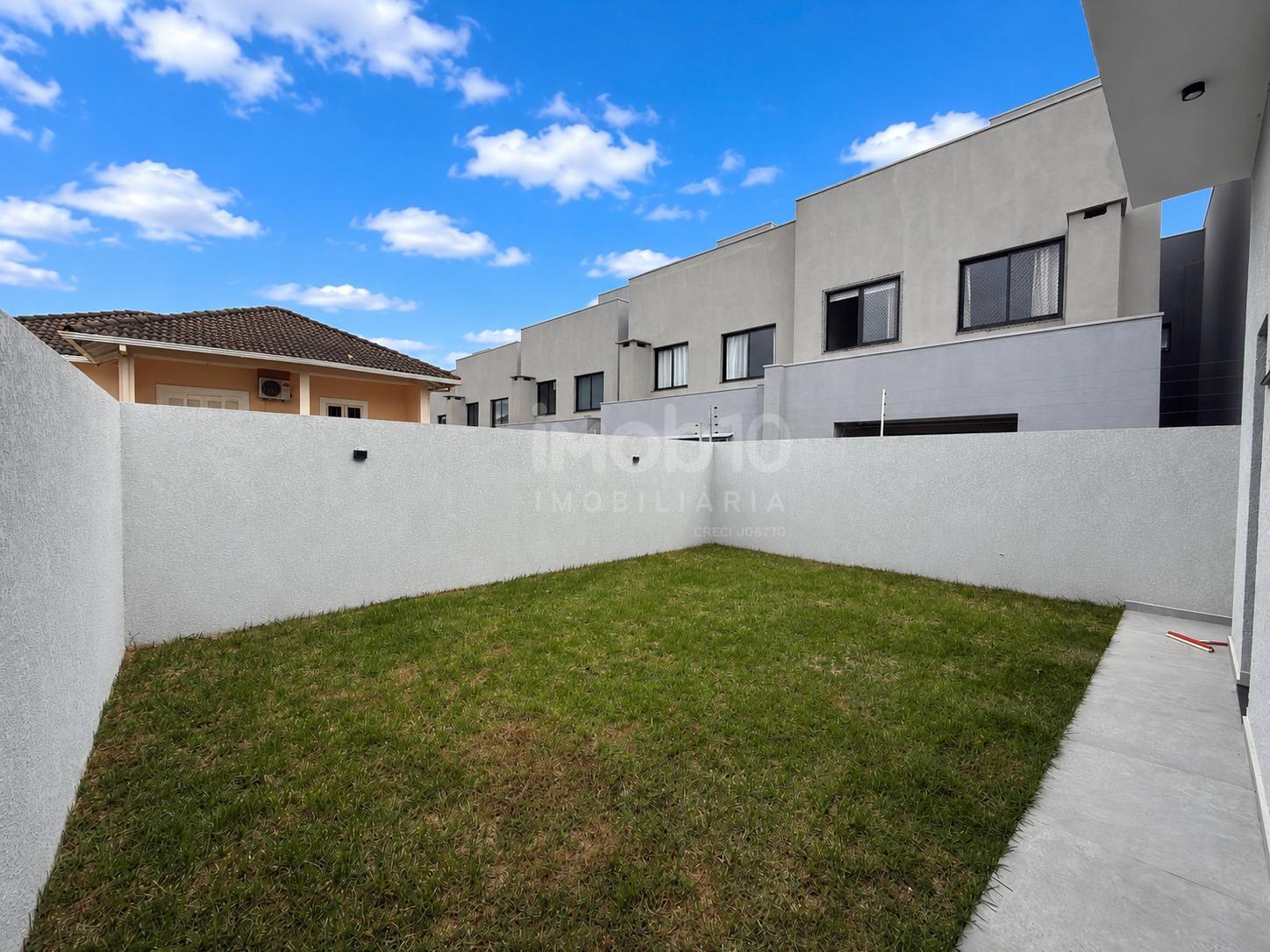SOBRADO NOVO À VENDA COM 1 SUÍTE  2 QUARTOS E TERRENO AMPLO NO JARDIM BOURBON