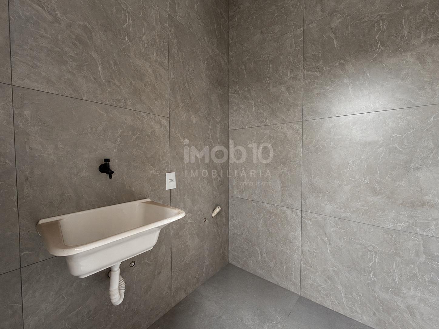 CASA NOVA COM 1 SUÍTE   2 QUARTOS E TERRENO AMPLO À VENDA NO JARDIM BOURBON