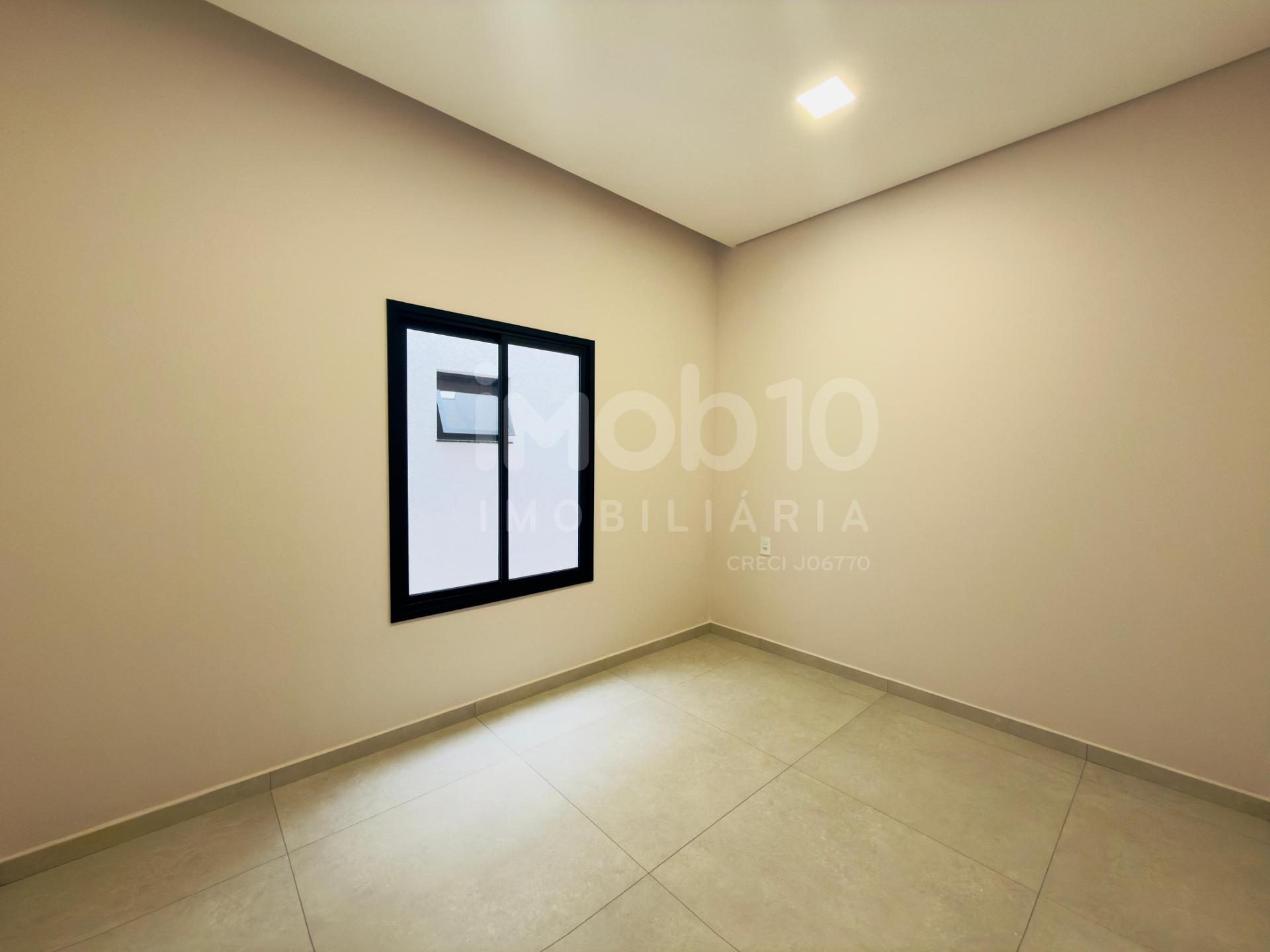 CASA NOVA COM 1 SUÍTE   2 QUARTOS E TERRENO AMPLO À VENDA NO JARDIM BOURBON