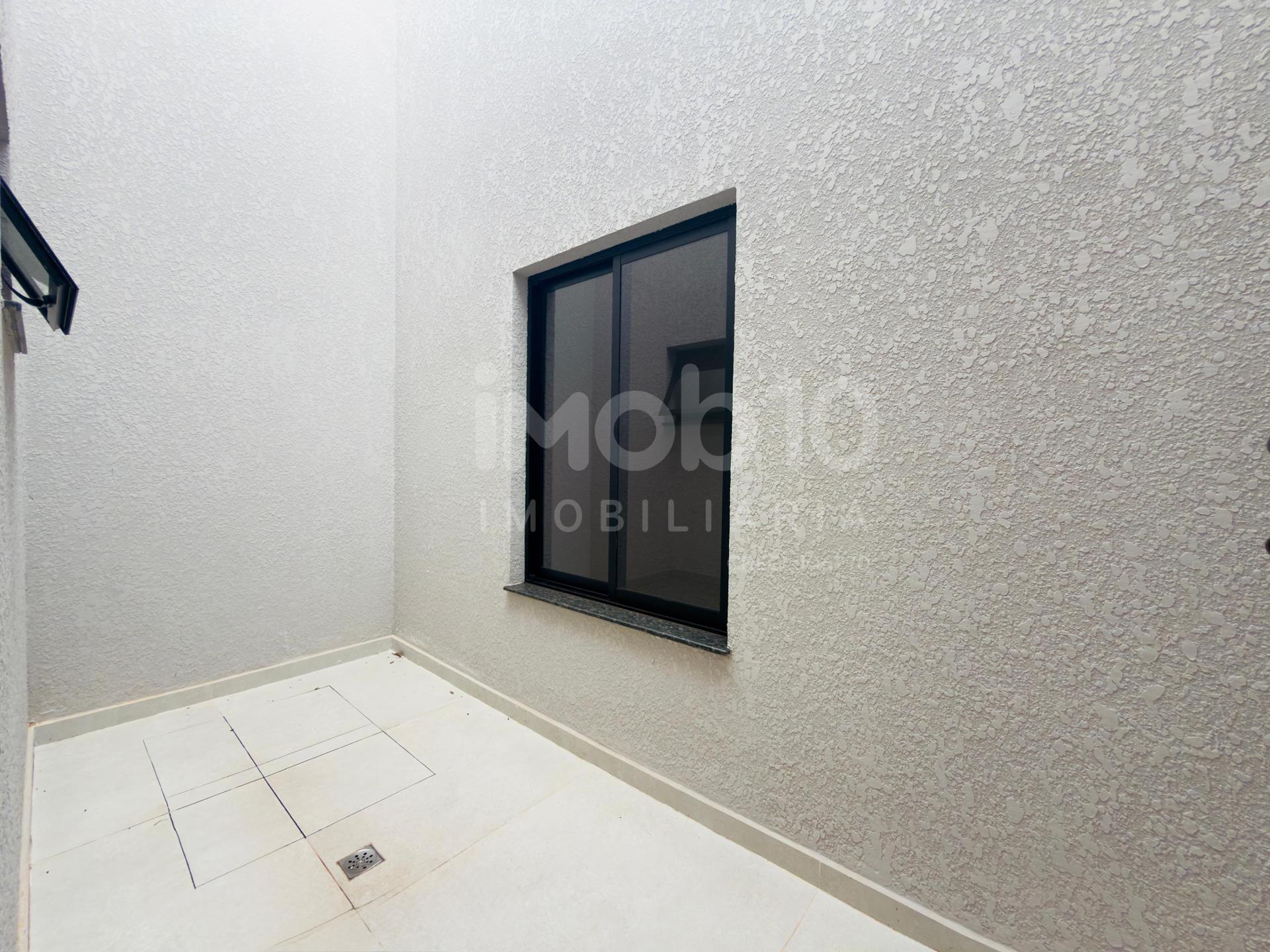 CASA NOVA COM 1 SUÍTE   2 QUARTOS E TERRENO AMPLO À VENDA NO JARDIM BOURBON