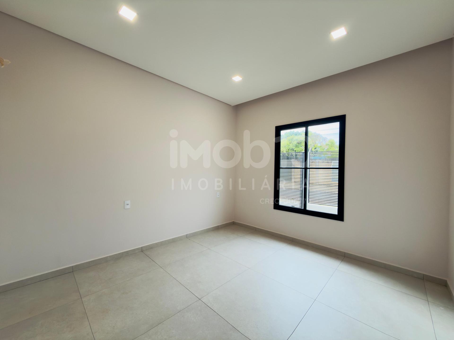 CASA NOVA COM 1 SUÍTE   2 QUARTOS E TERRENO AMPLO À VENDA NO JARDIM BOURBON