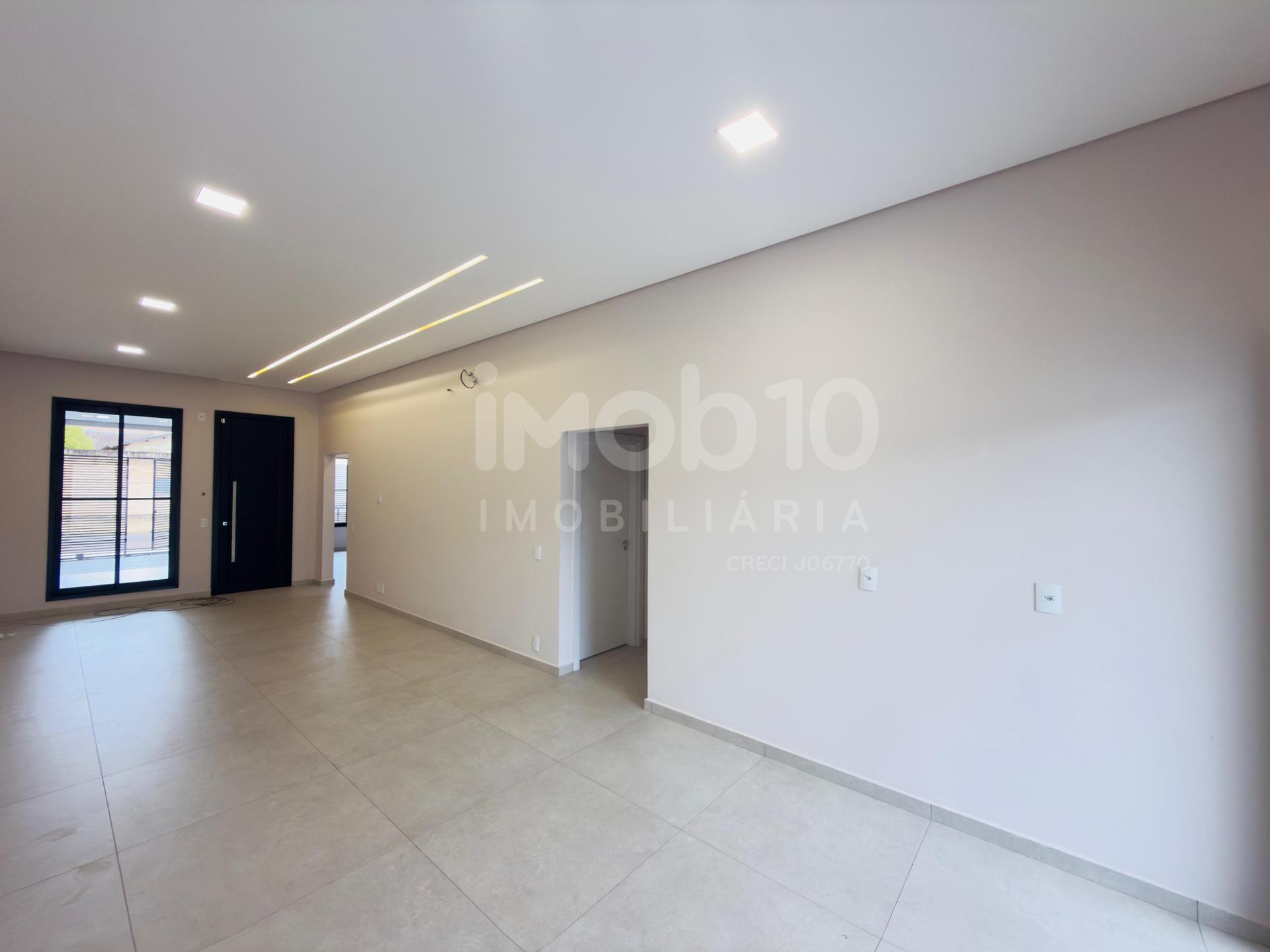 CASA NOVA COM 1 SUÍTE   2 QUARTOS E TERRENO AMPLO À VENDA NO JARDIM BOURBON