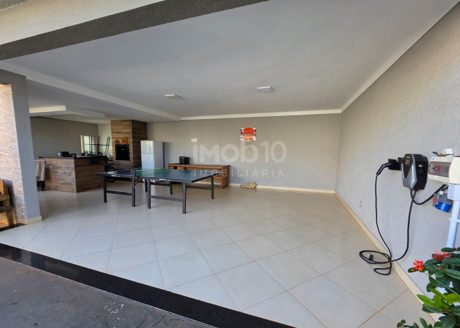 CASA TÉRREA COM PISCINA E EDÍCULA COM CHURRASQUEIRA NO JARDIM BOURBON EM FOZ.
