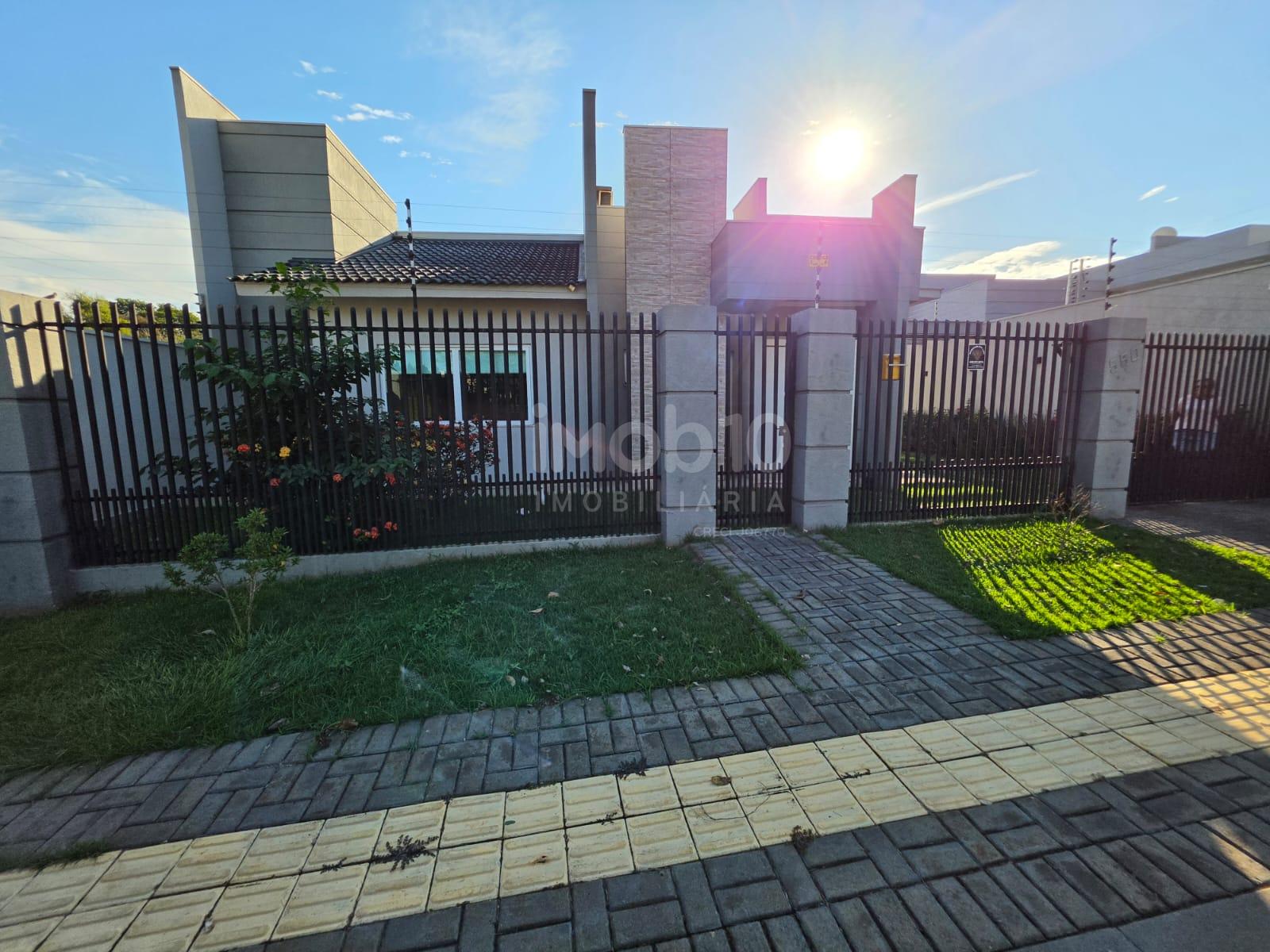 CASA TÉRREA COM PISCINA E EDÍCULA COM CHURRASQUEIRA NO JARDIM BOURBON EM FOZ.