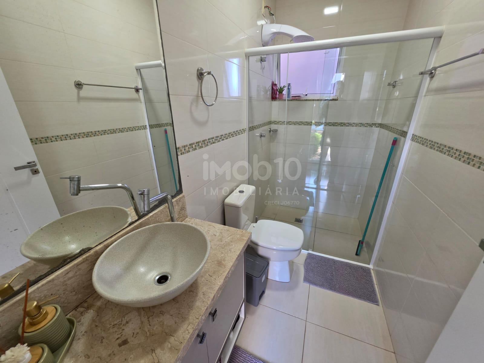 CASA TÉRREA COM PISCINA E EDÍCULA COM CHURRASQUEIRA NO JARDIM BOURBON EM FOZ.