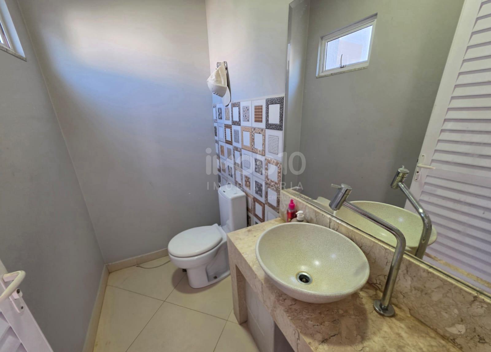 CASA TÉRREA COM PISCINA E EDÍCULA COM CHURRASQUEIRA NO JARDIM BOURBON EM FOZ.