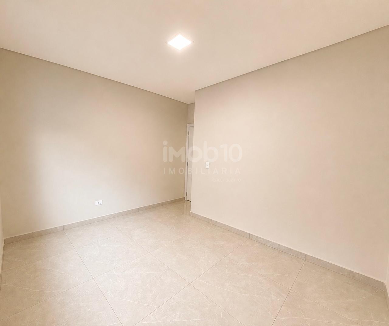 CASA A VENDA  COM 2 QUARTOS JARDIM PORTO BELO, REGIÃO NORTE DE FOZ.