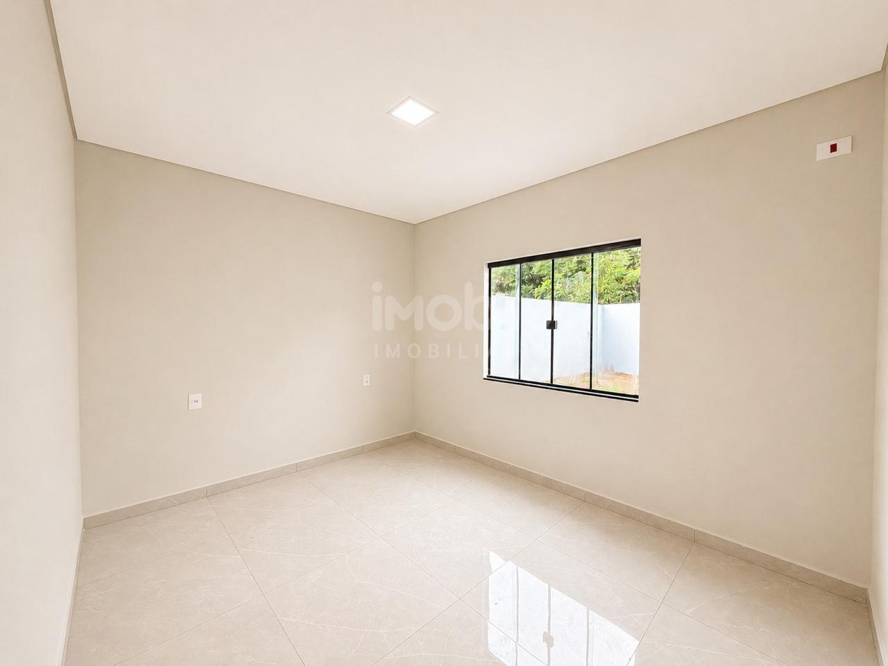 CASA A VENDA  COM 2 QUARTOS JARDIM PORTO BELO, REGIÃO NORTE DE FOZ.