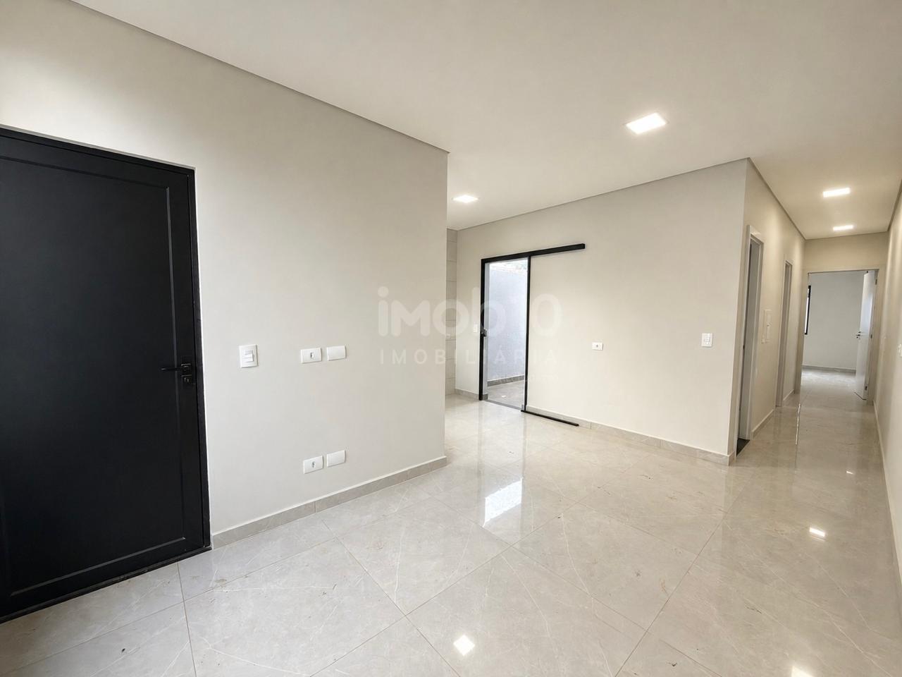 CASA A VENDA  COM 2 QUARTOS JARDIM PORTO BELO, REGIÃO NORTE DE FOZ.