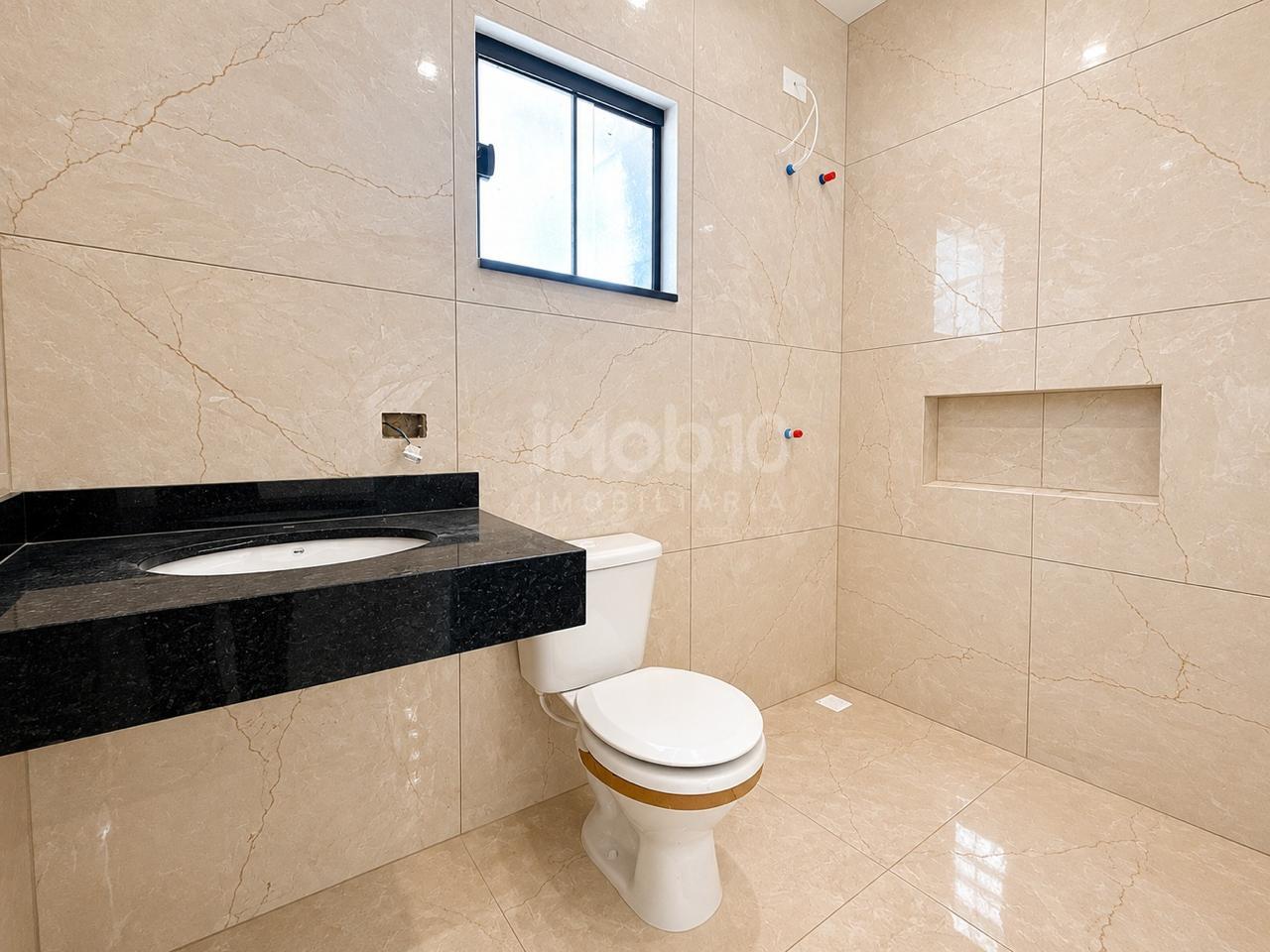 CASA A VENDA  COM 2 QUARTOS JARDIM PORTO BELO, REGIÃO NORTE DE FOZ.