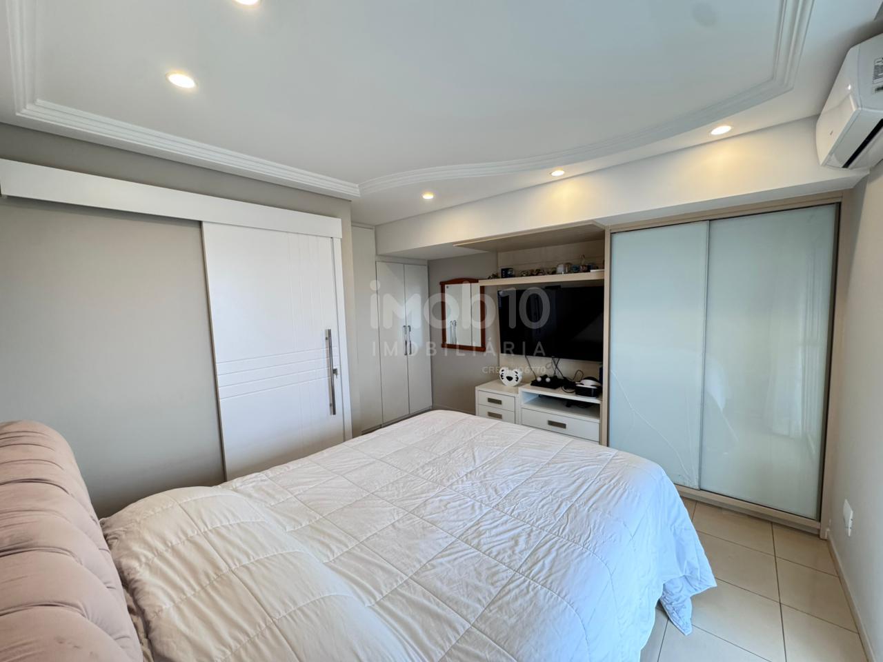 APARTAMENTO MOBILIADO À VENDA NO EDIFÍCIO CARLOS SOTTOMAIOR NO CENTRO DE FOZ