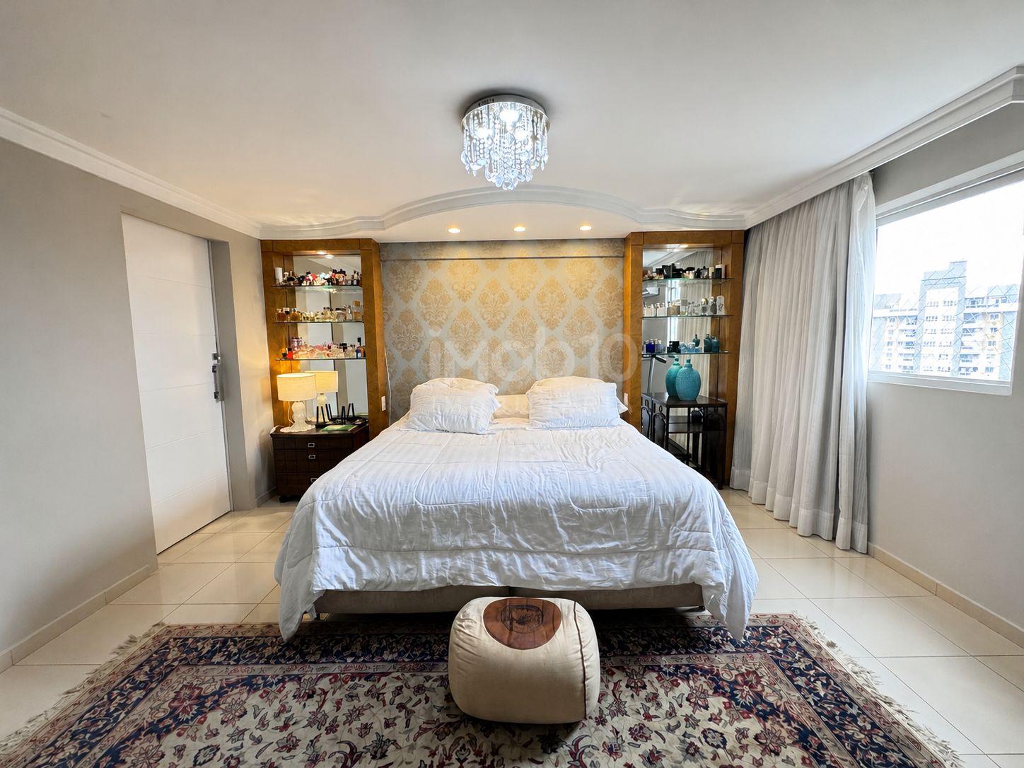 APARTAMENTO MOBILIADO À VENDA NO EDIFÍCIO CARLOS SOTTOMAIOR NO CENTRO DE FOZ