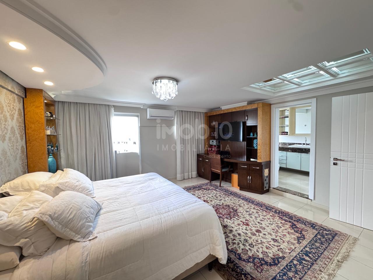 APARTAMENTO MOBILIADO À VENDA NO EDIFÍCIO CARLOS SOTTOMAIOR NO CENTRO DE FOZ