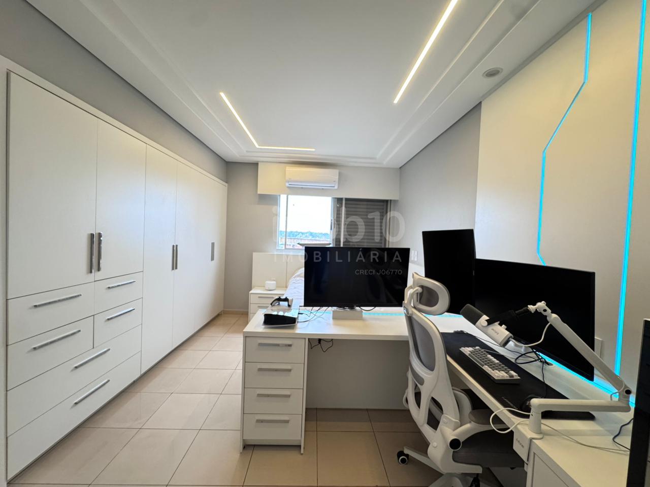 APARTAMENTO MOBILIADO À VENDA NO EDIFÍCIO CARLOS SOTTOMAIOR NO CENTRO DE FOZ