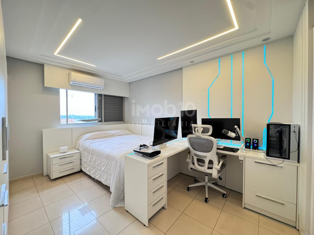 APARTAMENTO MOBILIADO À VENDA NO EDIFÍCIO CARLOS SOTTOMAIOR NO CENTRO DE FOZ