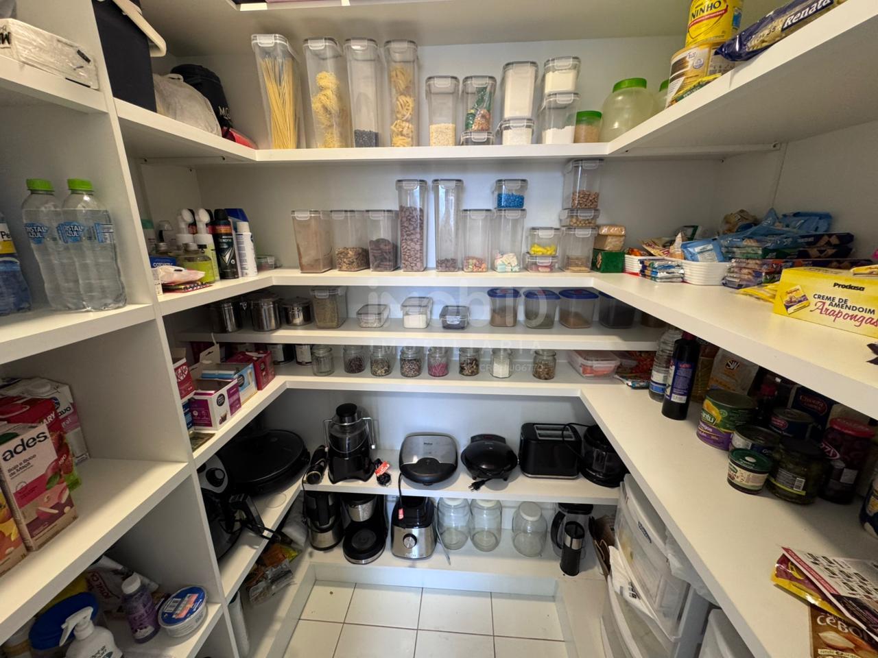 APARTAMENTO MOBILIADO À VENDA NO EDIFÍCIO CARLOS SOTTOMAIOR NO CENTRO DE FOZ