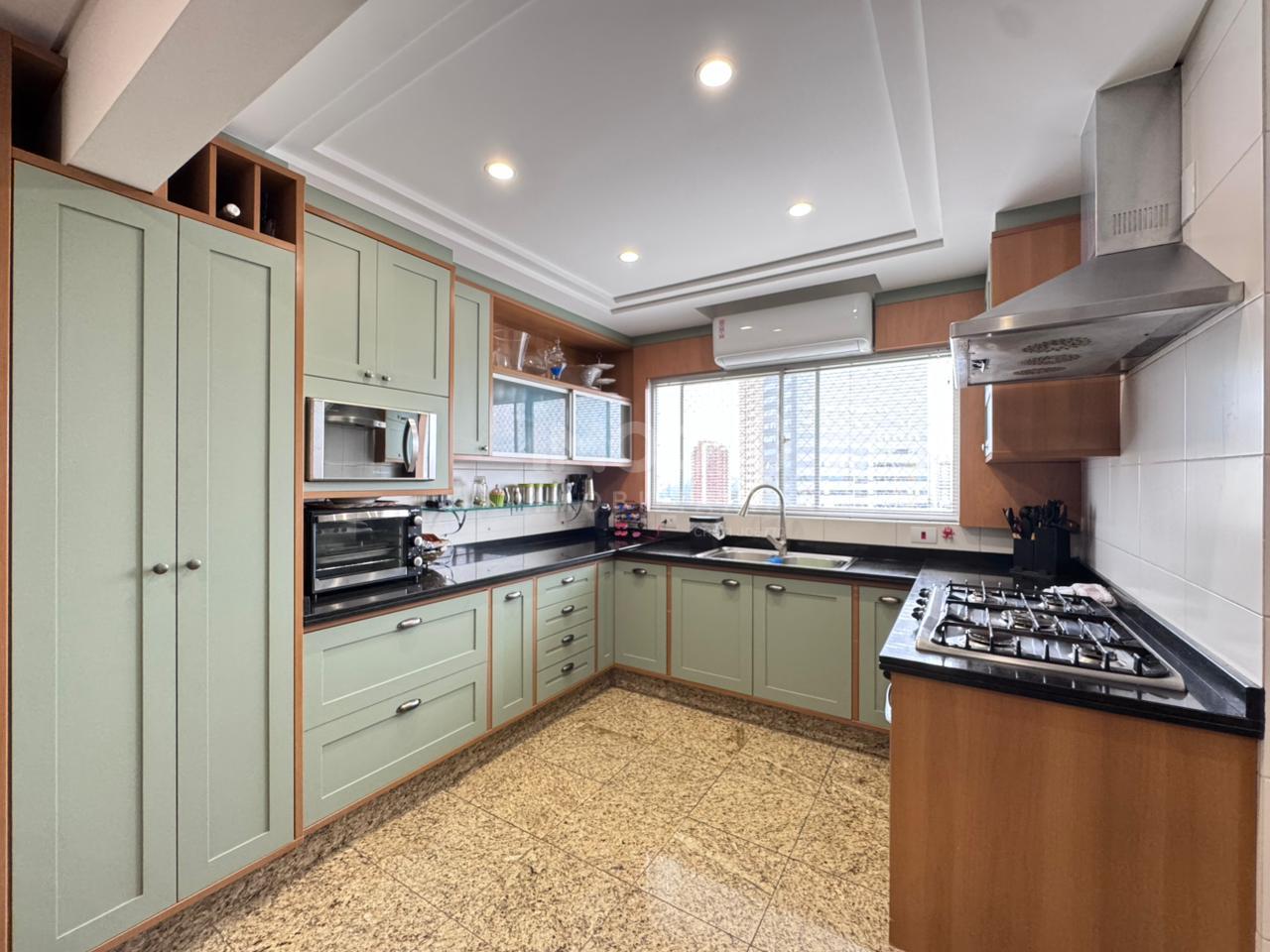 APARTAMENTO MOBILIADO À VENDA NO EDIFÍCIO CARLOS SOTTOMAIOR NO CENTRO DE FOZ