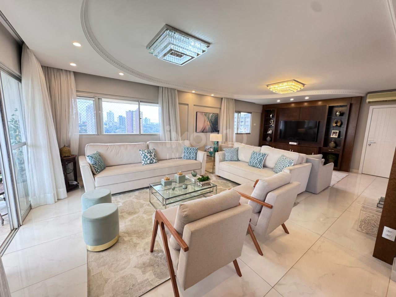 APARTAMENTO MOBILIADO À VENDA NO EDIFÍCIO CARLOS SOTTOMAIOR NO CENTRO DE FOZ