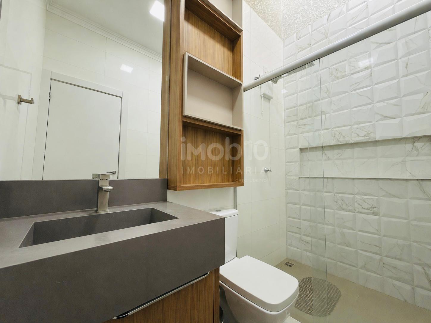 CASA  À VENDA SEMI-MOBILIADA COM 1 SUÍTE + 2 QUARTOS  NO PARQUE IMPERATRIZ