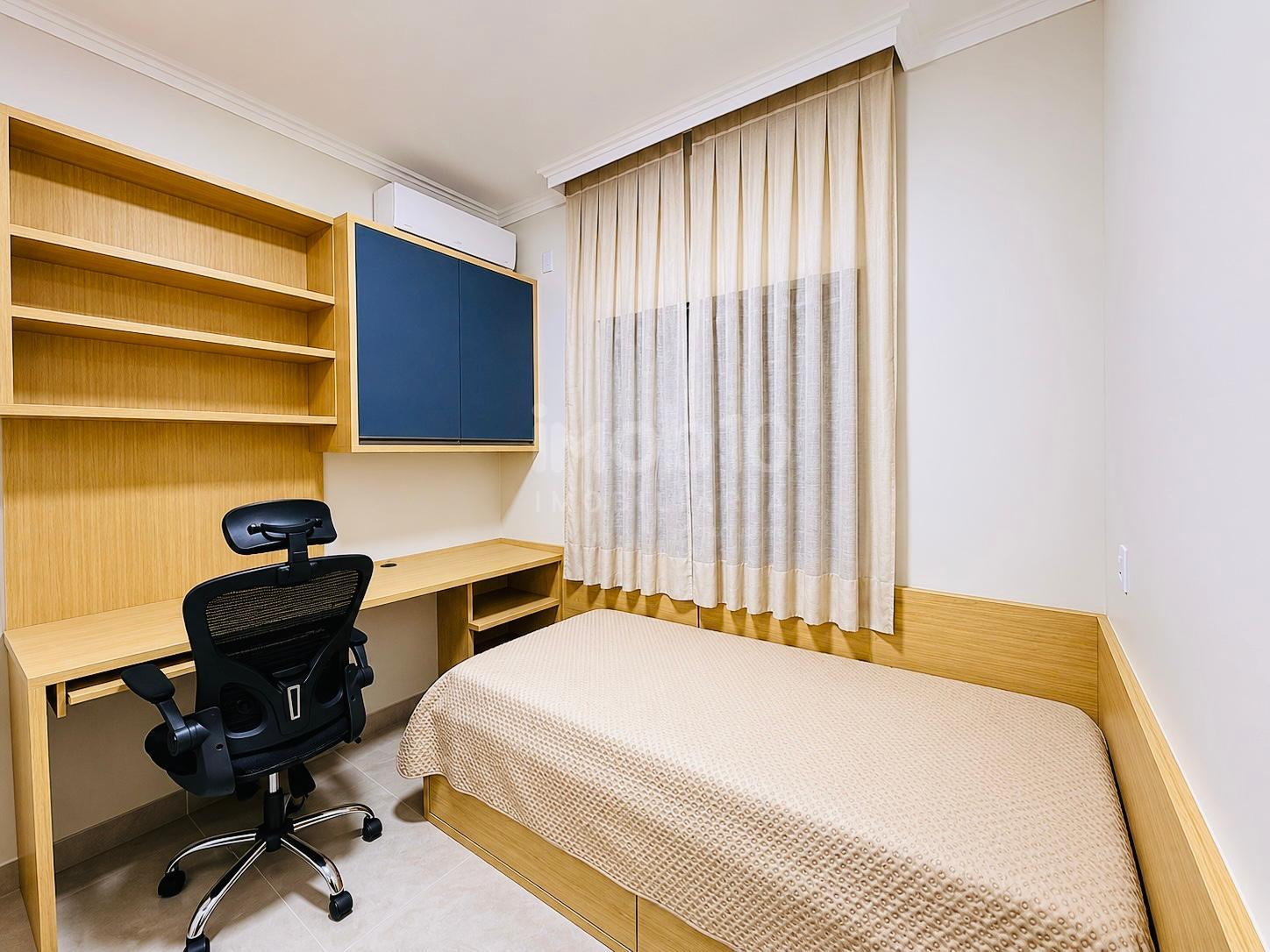 CASA  À VENDA SEMI-MOBILIADA COM 1 SUÍTE + 2 QUARTOS  NO PARQUE IMPERATRIZ