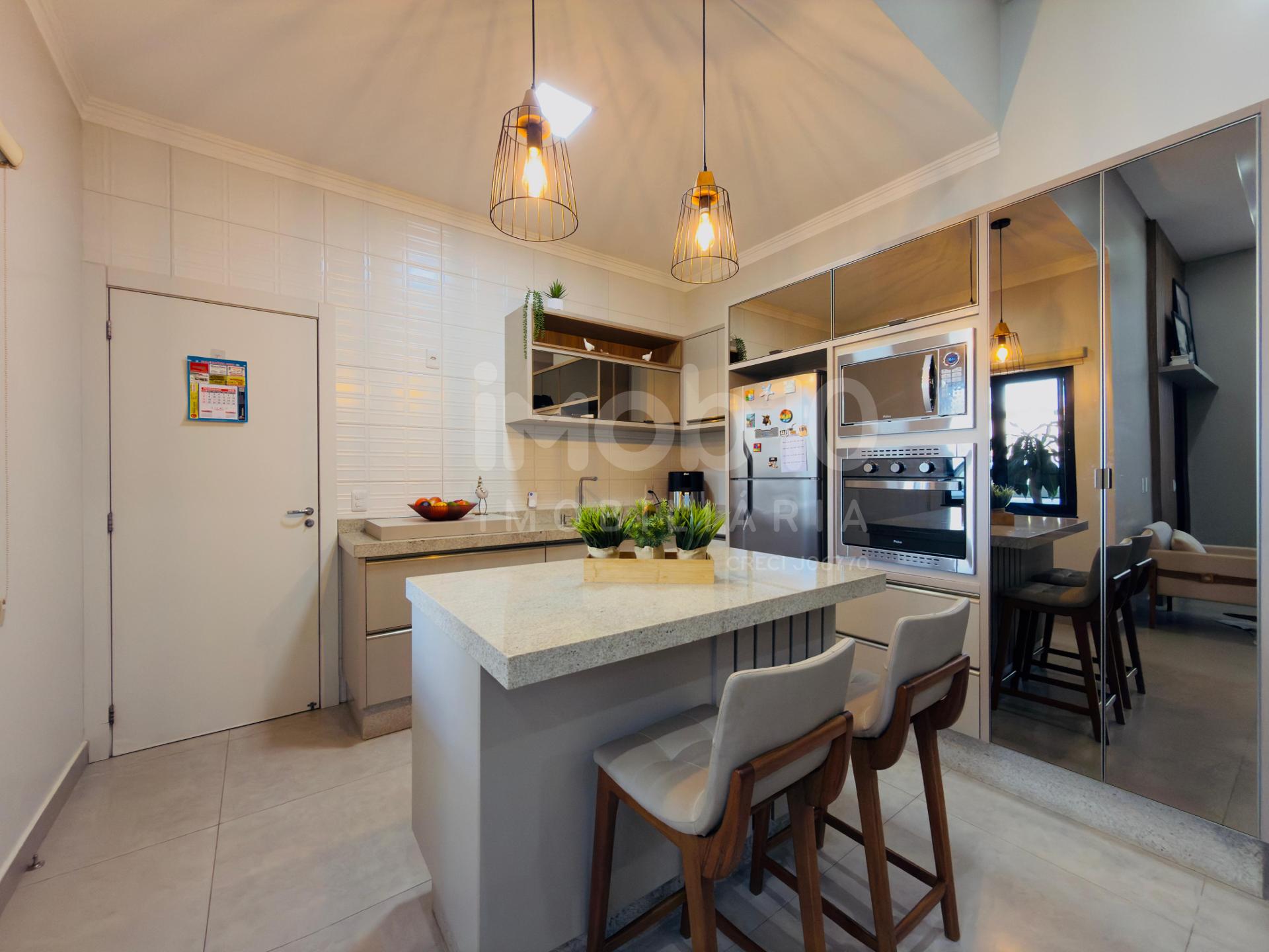 CASA  À VENDA SEMI-MOBILIADA COM 1 SUÍTE + 2 QUARTOS  NO PARQUE IMPERATRIZ