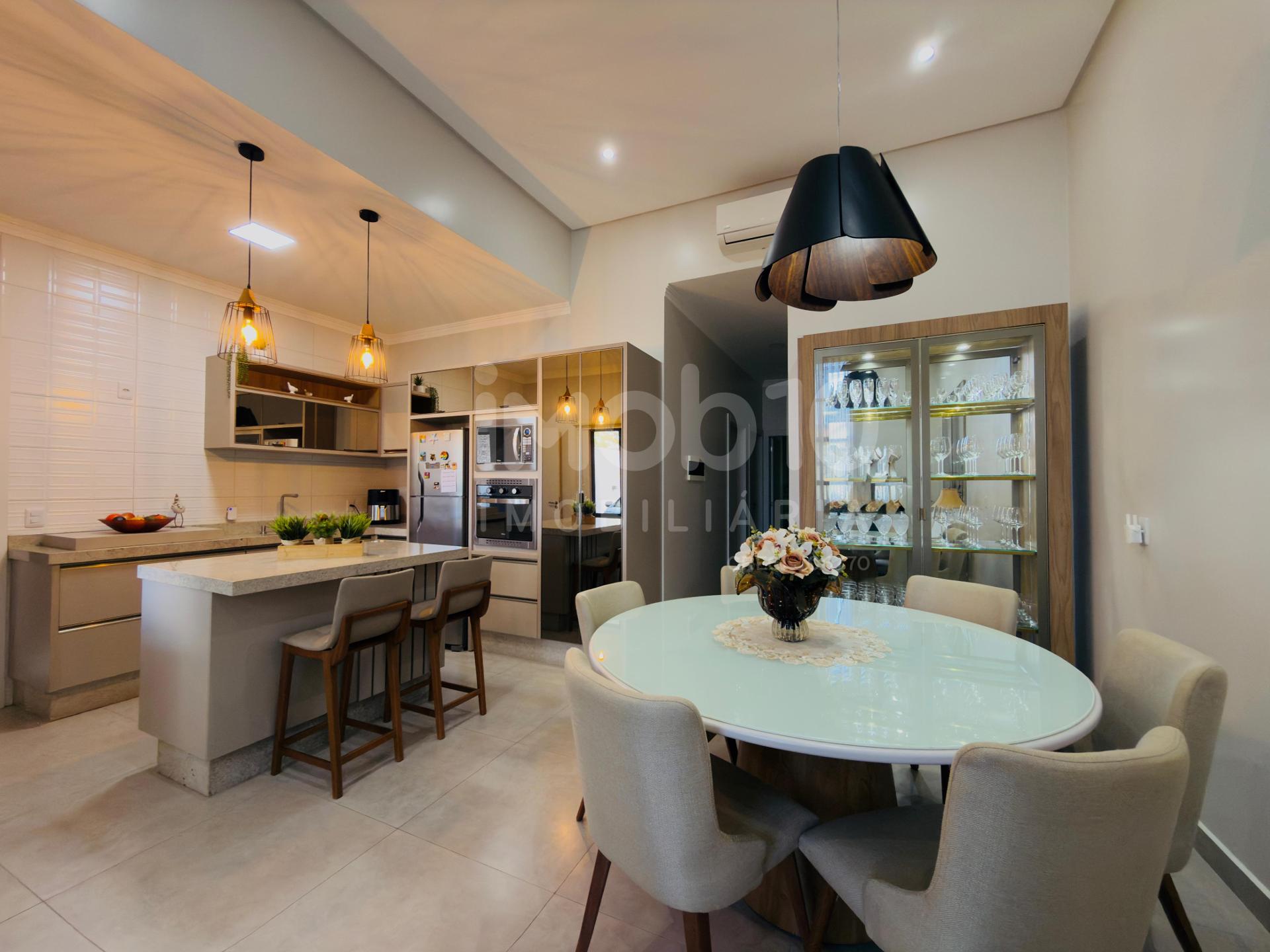 CASA  À VENDA SEMI-MOBILIADA COM 1 SUÍTE + 2 QUARTOS  NO PARQUE IMPERATRIZ