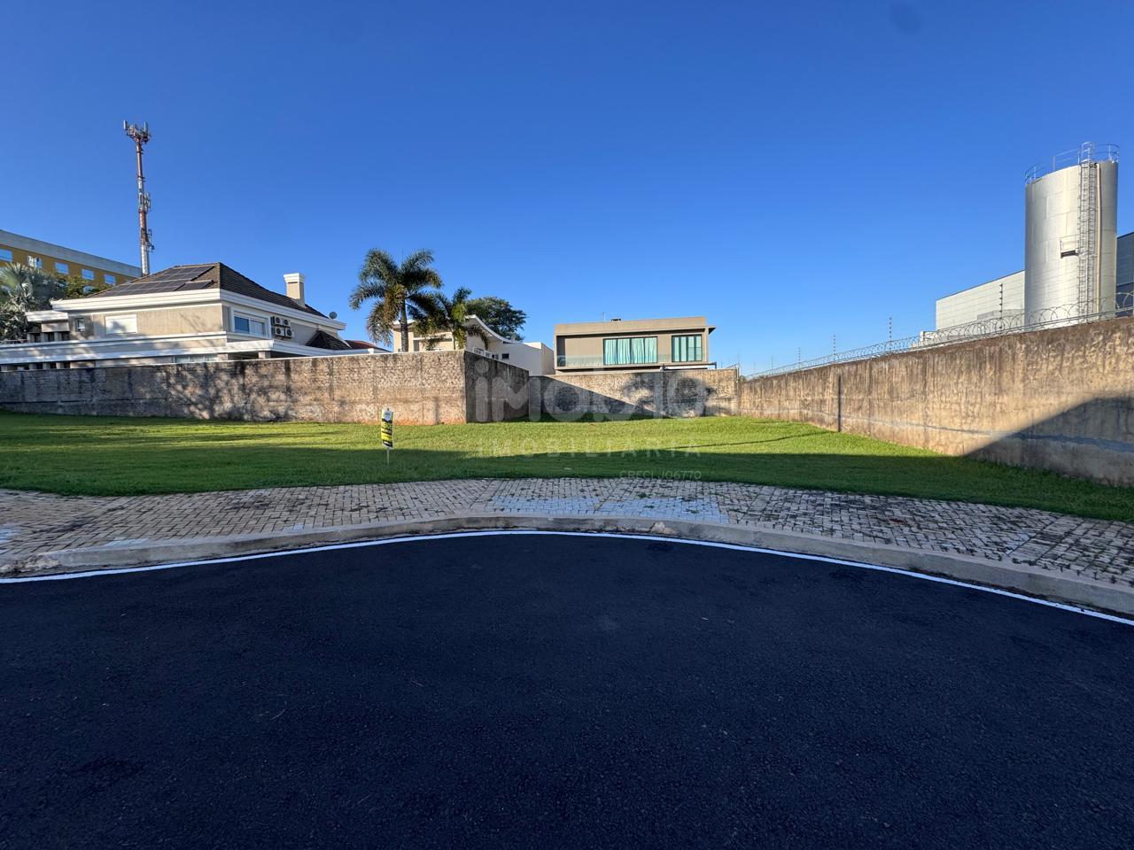 TERRENO A VENDA NO CONDOMÍNIO FECHADO VILLAGIO CATARATAS EM FOZ