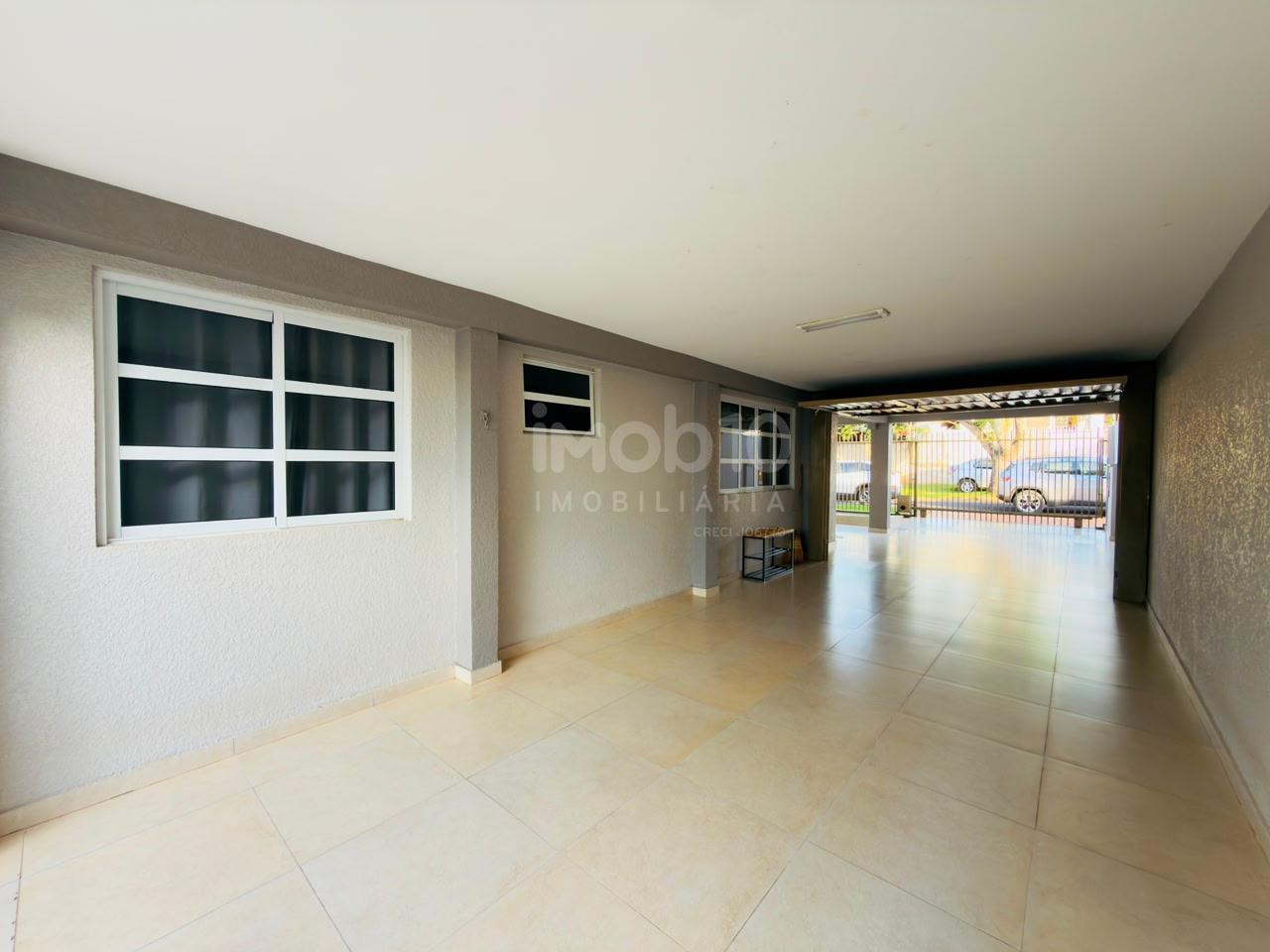 SOBRADO À VENDA NO JARDIM APORÃ COM 4 QUARTOS, ENERGIA SOLAR E  PISCINA