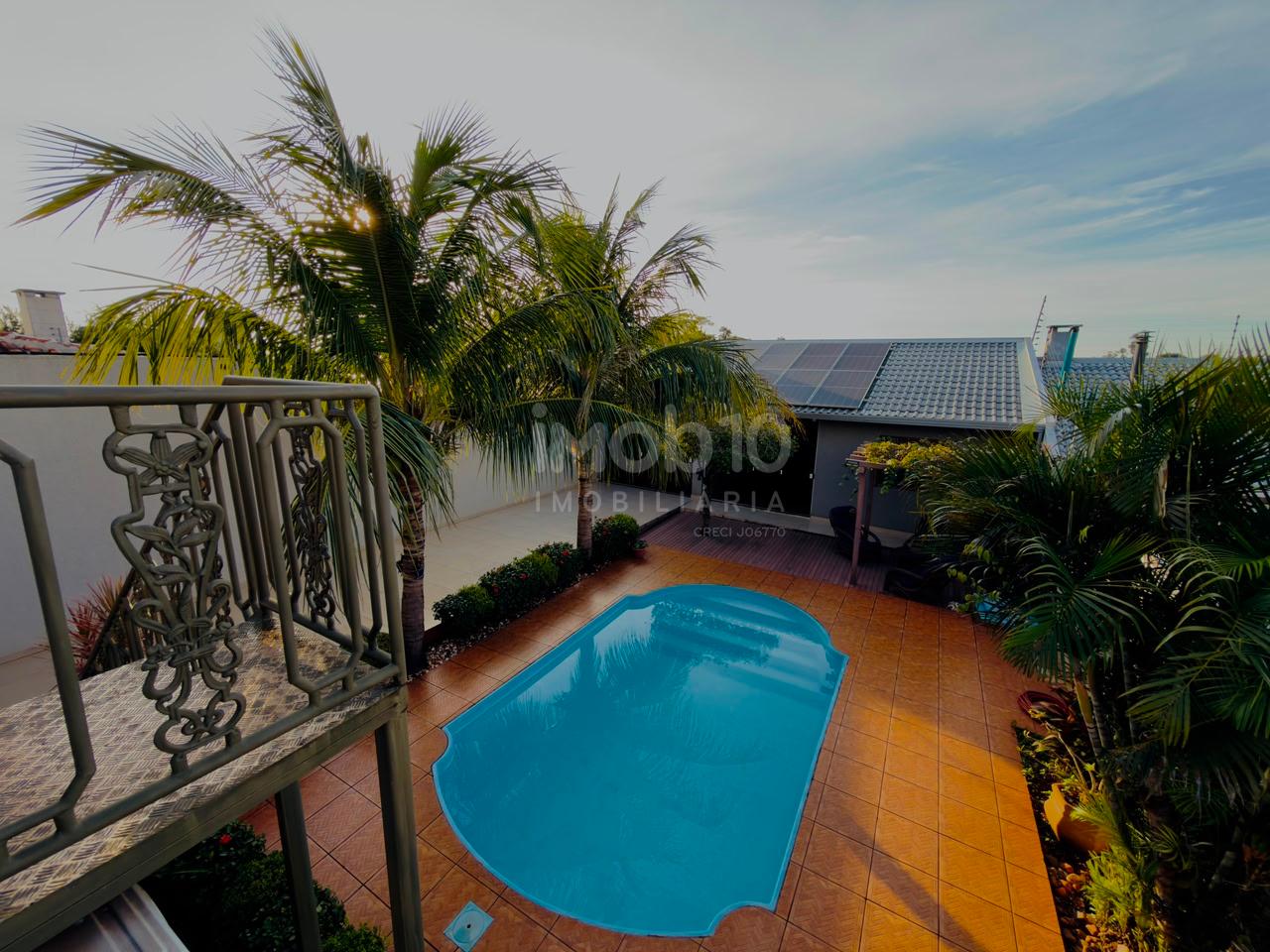 SOBRADO À VENDA NO JARDIM APORÃ COM 4 QUARTOS, ENERGIA SOLAR E  PISCINA