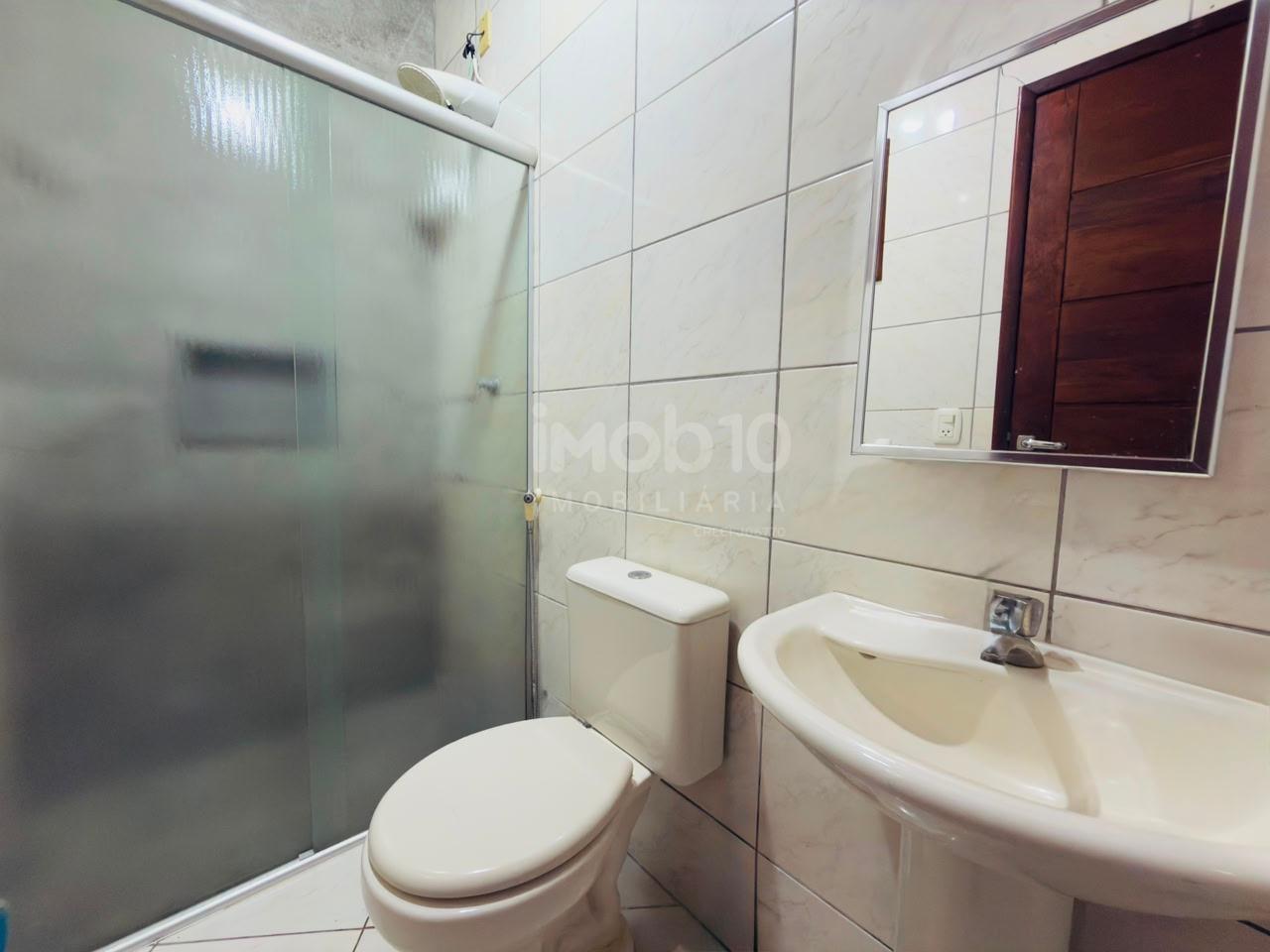 SOBRADO À VENDA NO JARDIM APORÃ COM 4 QUARTOS, ENERGIA SOLAR E  PISCINA