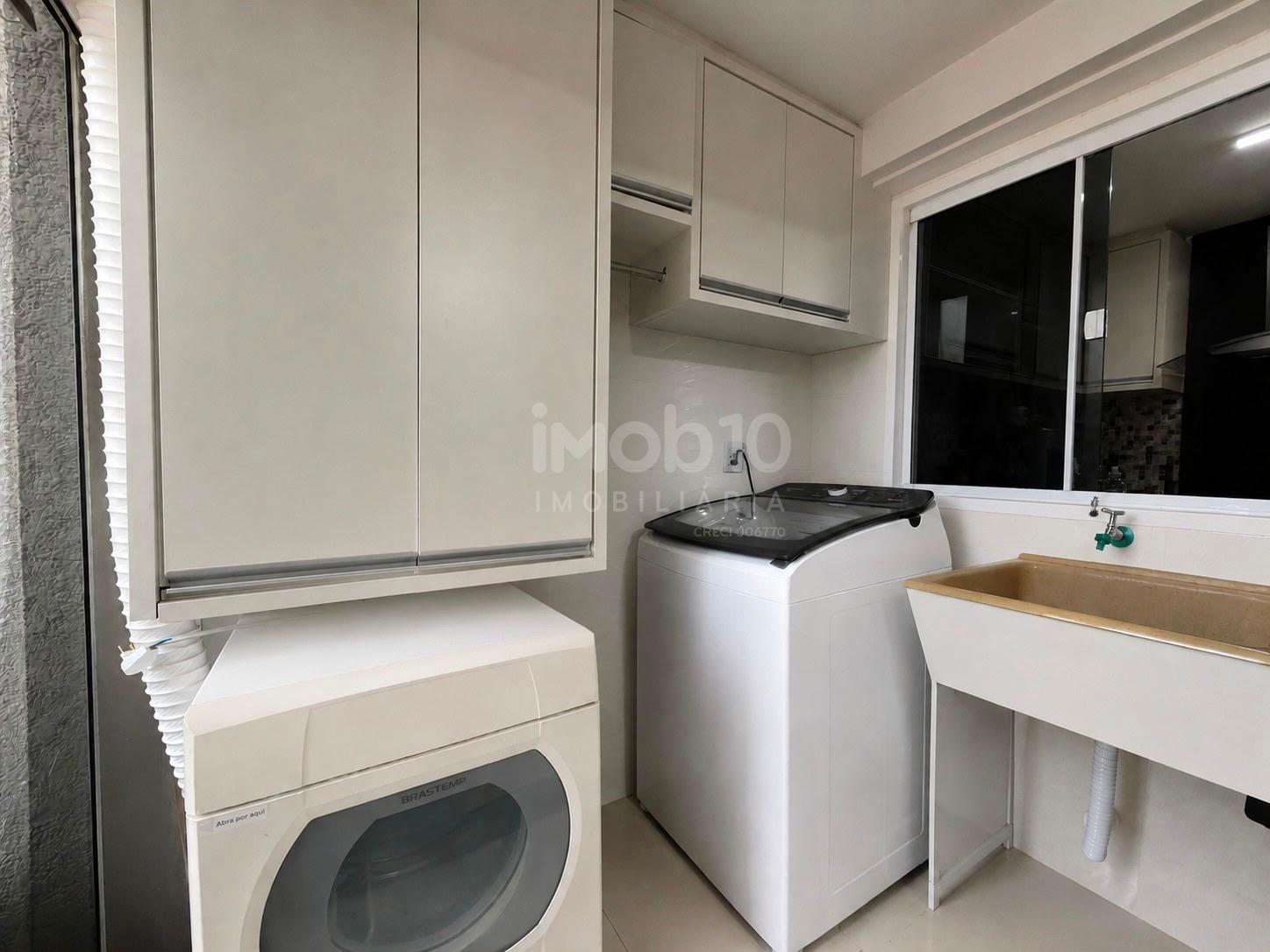 SOBRADO À VENDA NO JARDIM APORÃ COM 4 QUARTOS, ENERGIA SOLAR E  PISCINA