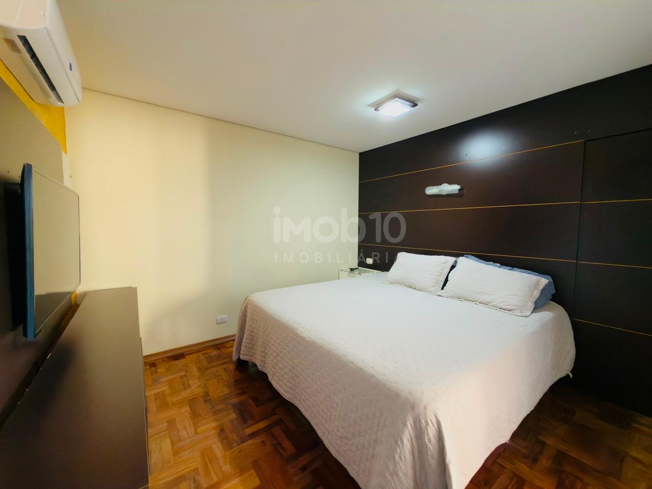 SOBRADO À VENDA NO JARDIM APORÃ COM 4 QUARTOS, ENERGIA SOLAR E  PISCINA