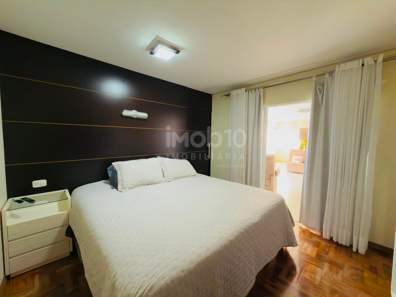SOBRADO À VENDA NO JARDIM APORÃ COM 4 QUARTOS, ENERGIA SOLAR E  PISCINA