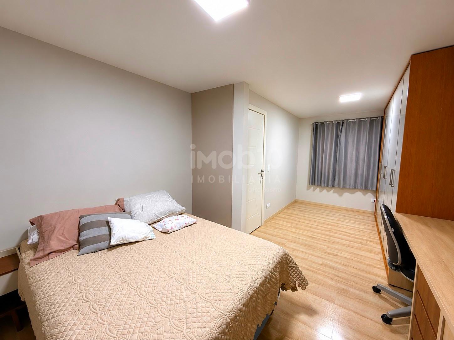 SOBRADO À VENDA NO JARDIM APORÃ COM 4 QUARTOS, ENERGIA SOLAR E  PISCINA