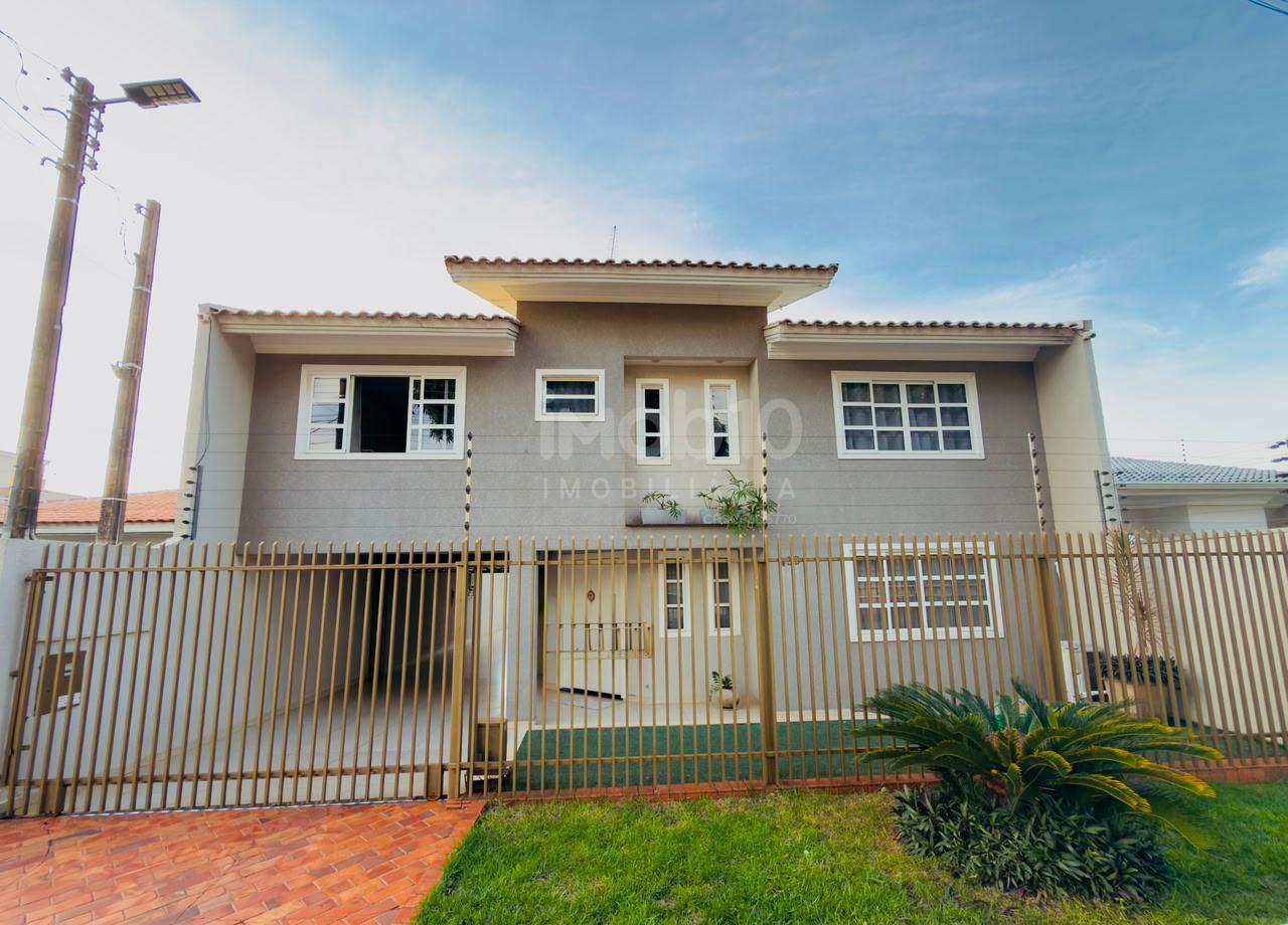 SOBRADO À VENDA NO JARDIM APORÃ COM 4 QUARTOS, ENERGIA SOLAR E  PISCINA