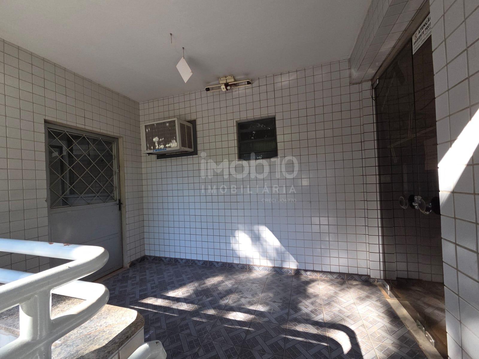 SALA COMERCIAL A VENDA COM 423.85 m², CENTRO DE FOZ DO IGUACU - PR
