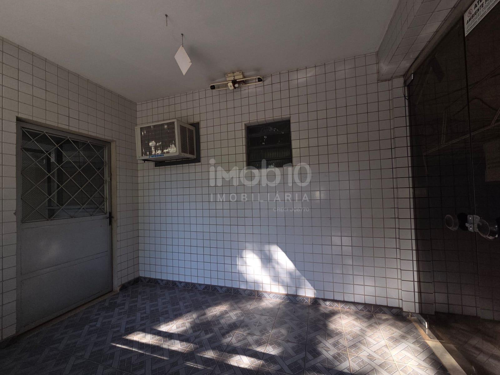 SALA COMERCIAL A VENDA COM 423.85 m², CENTRO DE FOZ DO IGUACU - PR