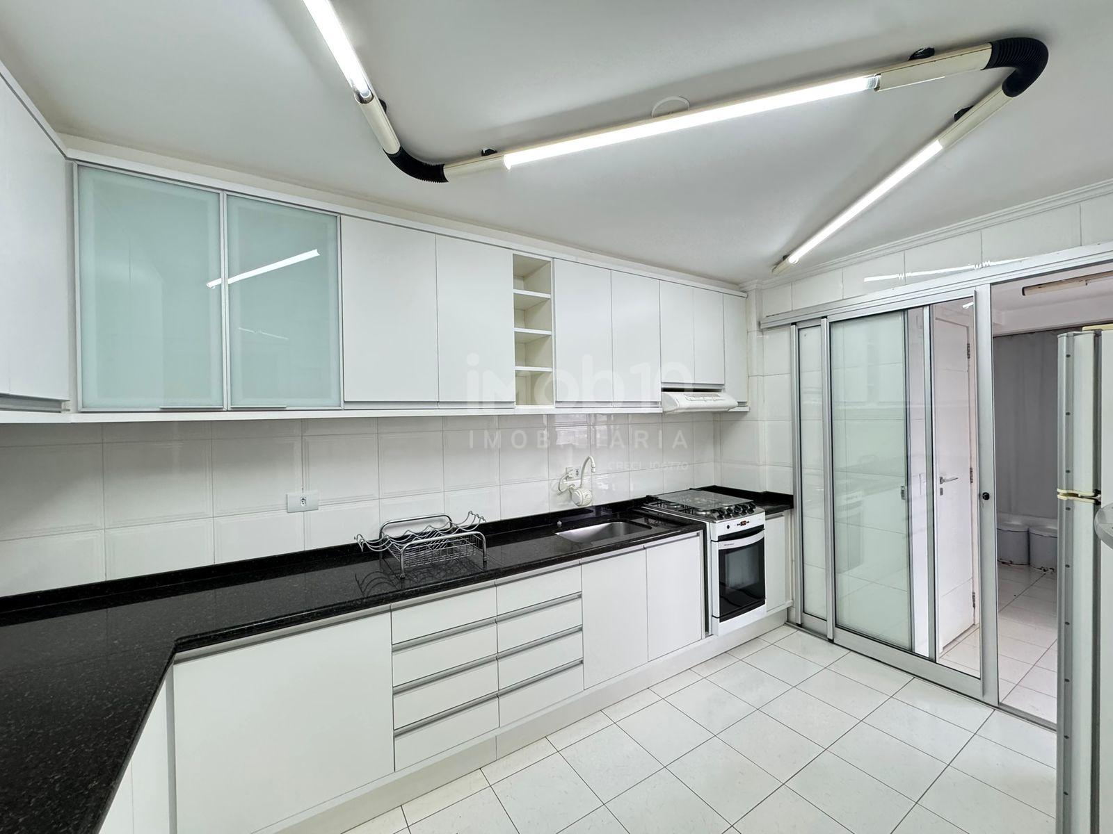 APARTAMENTO COM 3 QUARTOS NO CENTRO DE FOZ A VENDA NO EDIFICIO VIVALDI