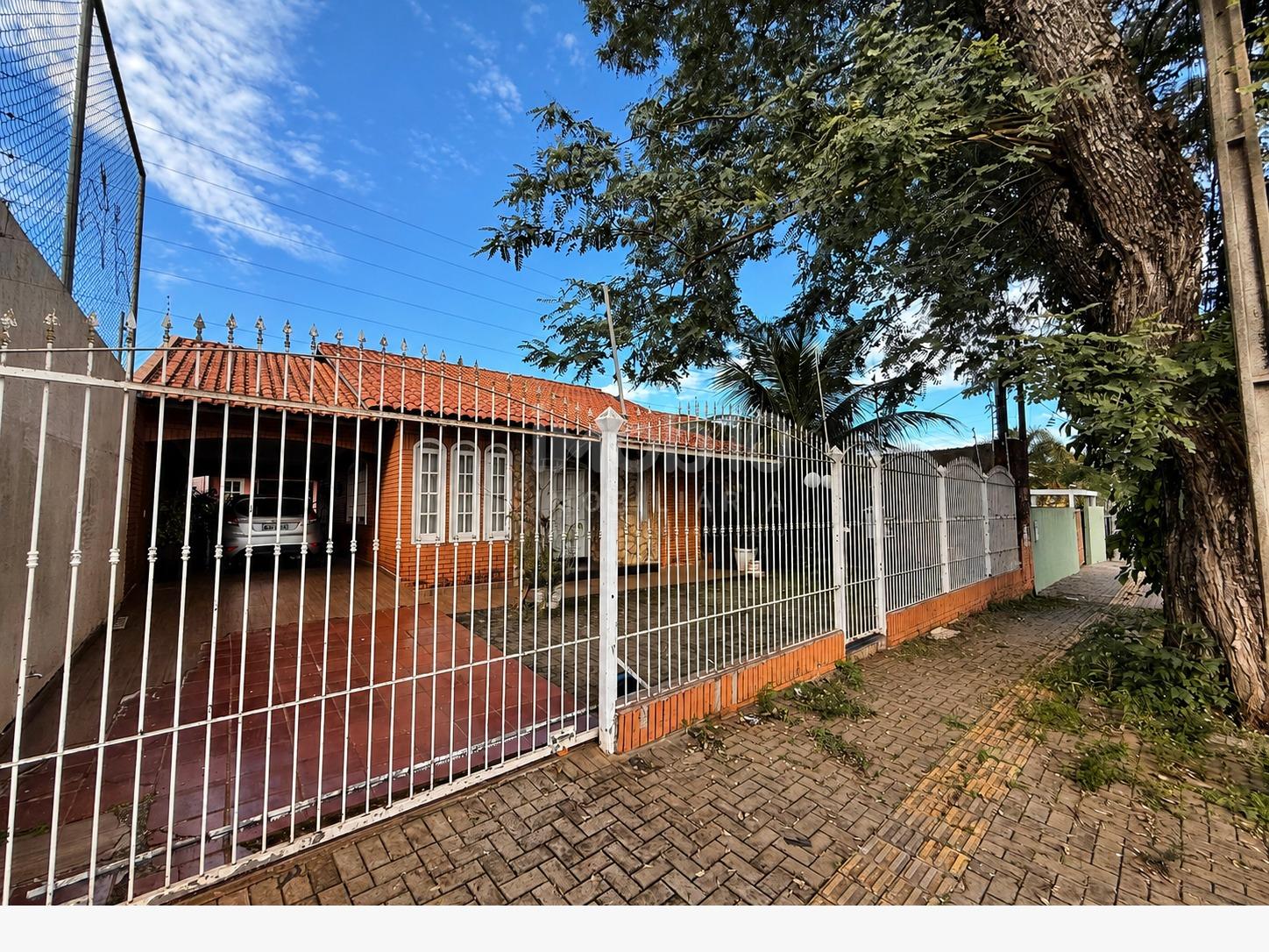 CASA À VENDA COM 1 SUÍTE + 2 QUARTOS E EDÍCULA COM 1 QUARTO NO JARDIM BOURBON