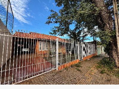 CASA ? VENDA COM 1 SU?TE + 2 QUARTOS E ED?CULA COM 1 QUARTO NO...