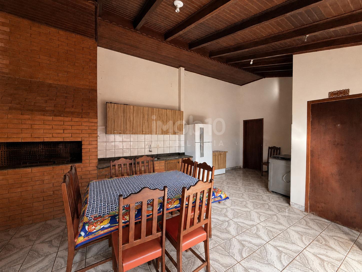 CASA À VENDA COM 1 SUÍTE + 2 QUARTOS E EDÍCULA COM 1 QUARTO NO JARDIM BOURBON