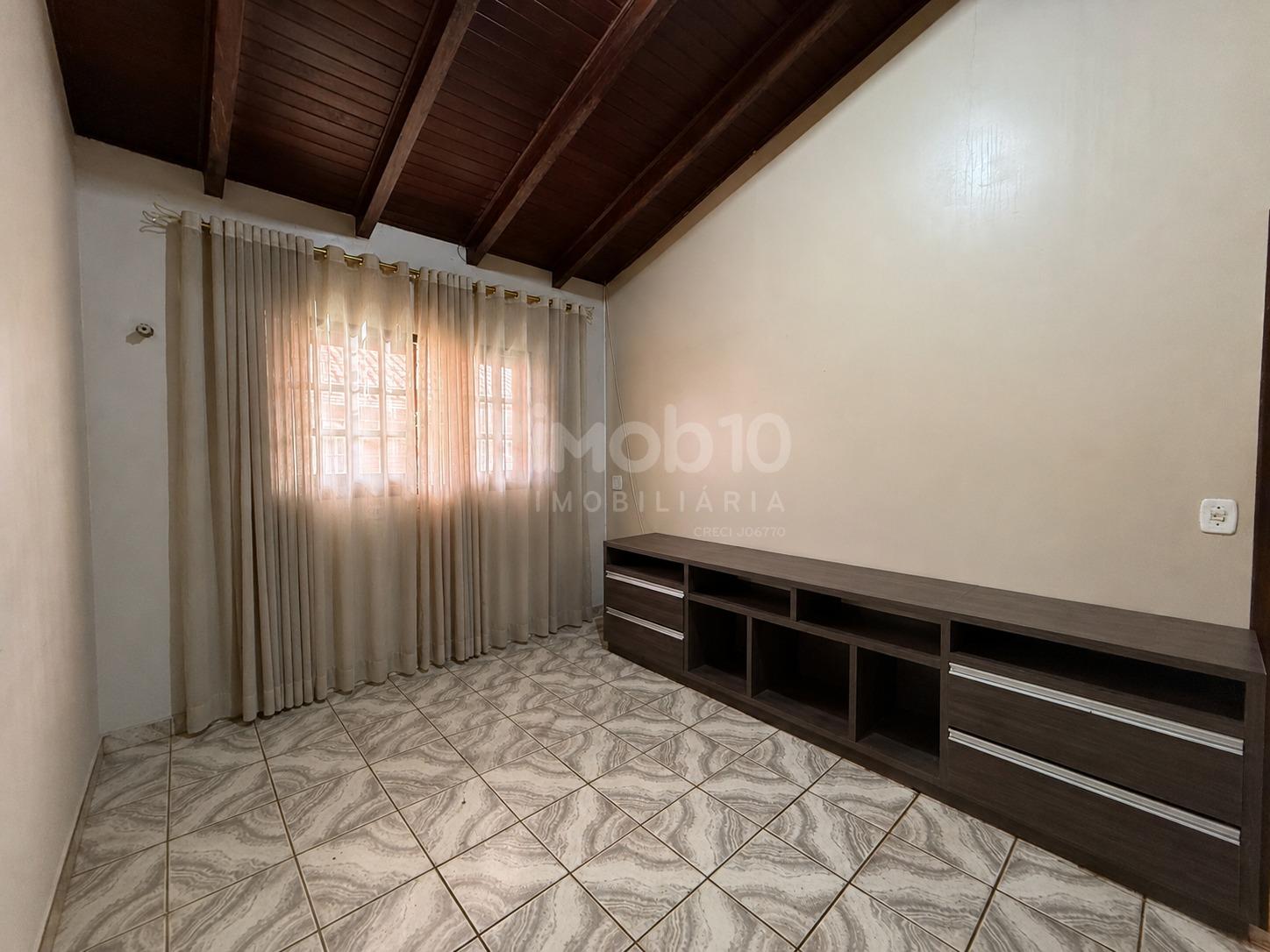 CASA À VENDA COM 1 SUÍTE + 2 QUARTOS E EDÍCULA COM 1 QUARTO NO JARDIM BOURBON