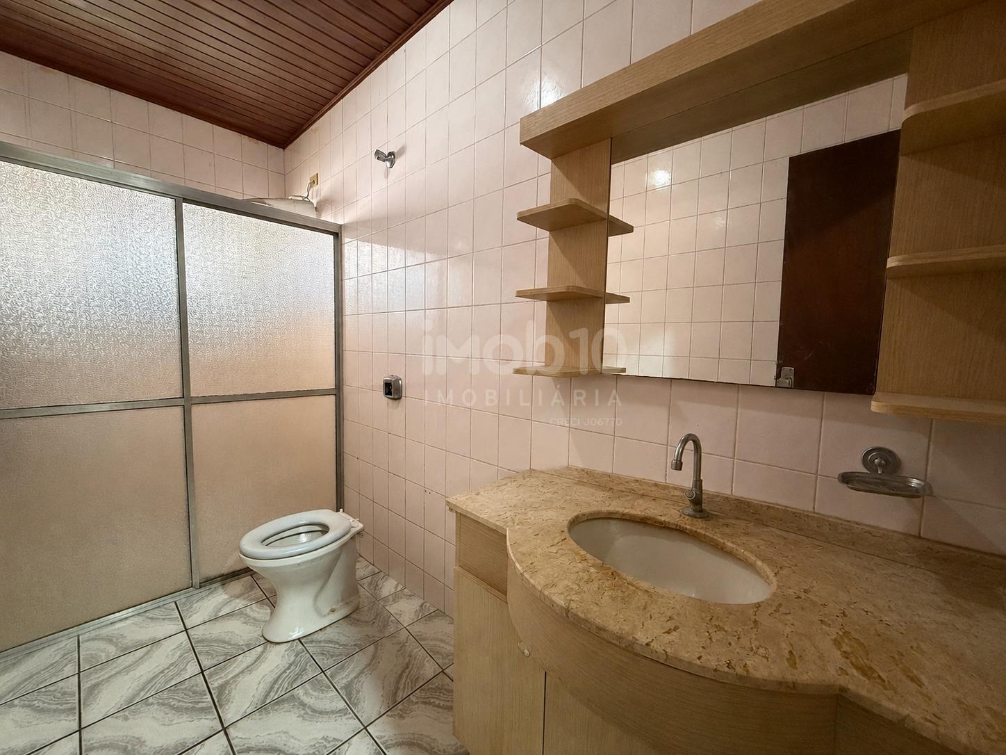 CASA À VENDA COM 1 SUÍTE + 2 QUARTOS E EDÍCULA COM 1 QUARTO NO JARDIM BOURBON
