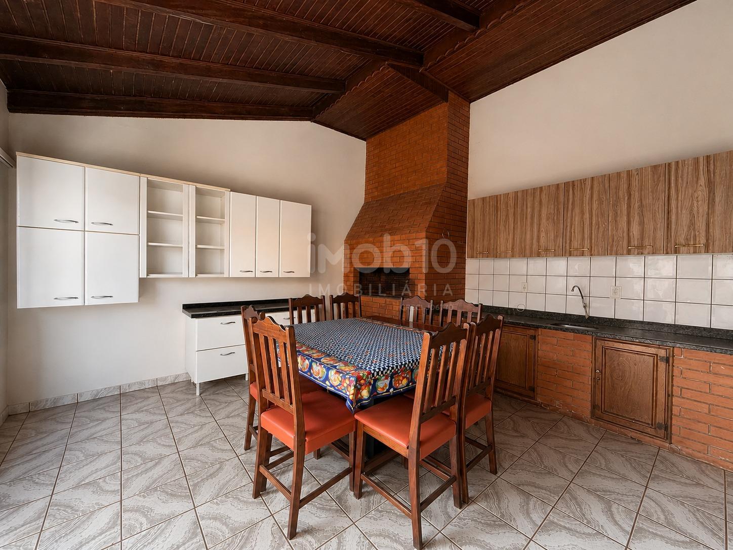 CASA À VENDA COM 1 SUÍTE + 2 QUARTOS E EDÍCULA COM 1 QUARTO NO JARDIM BOURBON