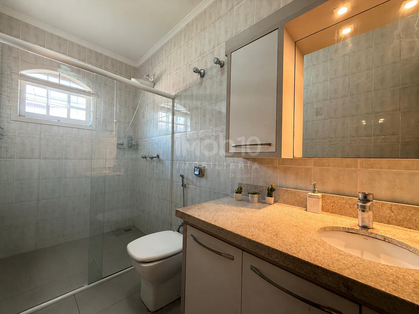 CASA À VENDA COM 1 SUÍTE + 2 QUARTOS E EDÍCULA COM 1 QUARTO NO JARDIM BOURBON