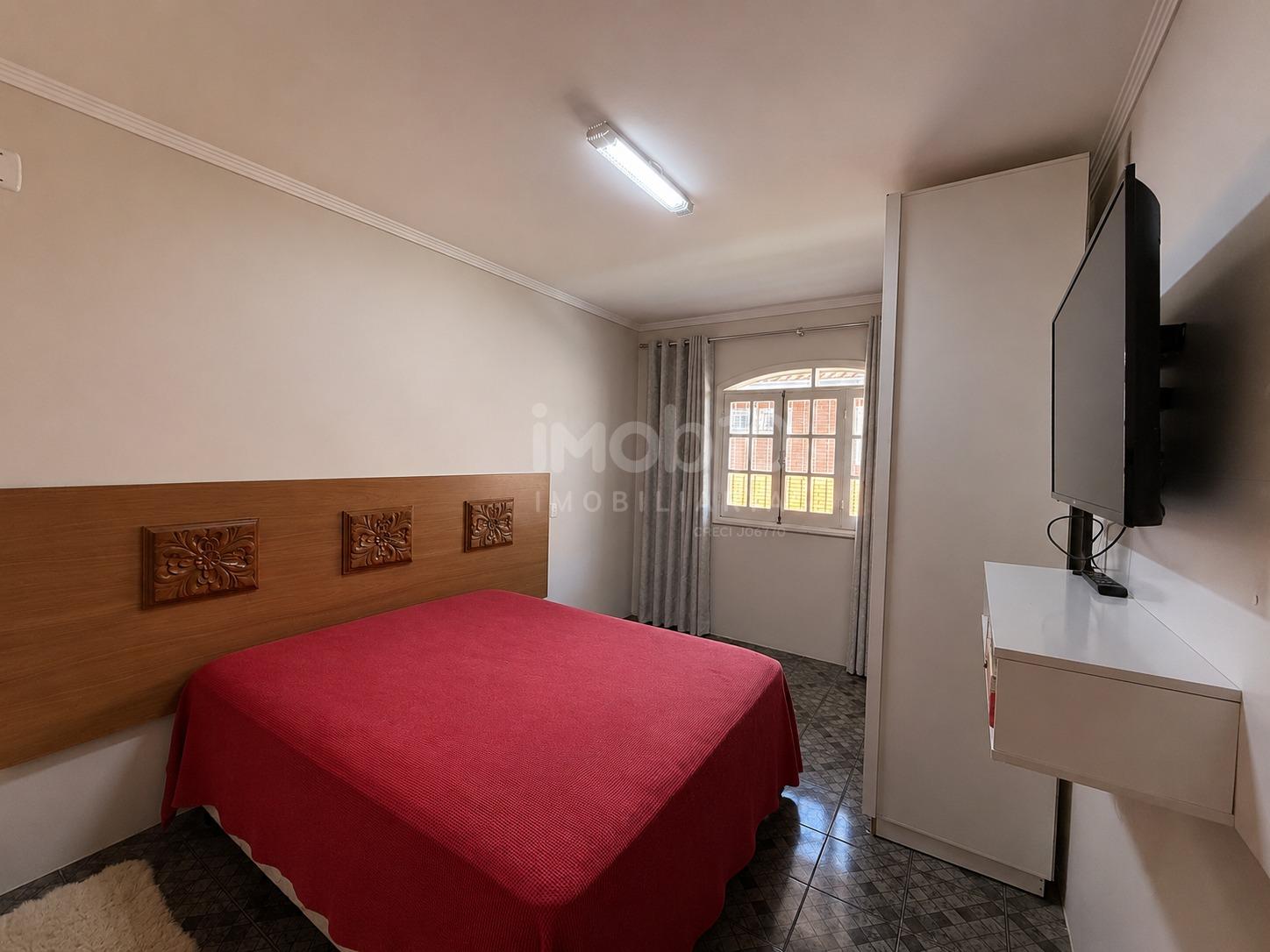 CASA À VENDA COM 1 SUÍTE + 2 QUARTOS E EDÍCULA COM 1 QUARTO NO JARDIM BOURBON