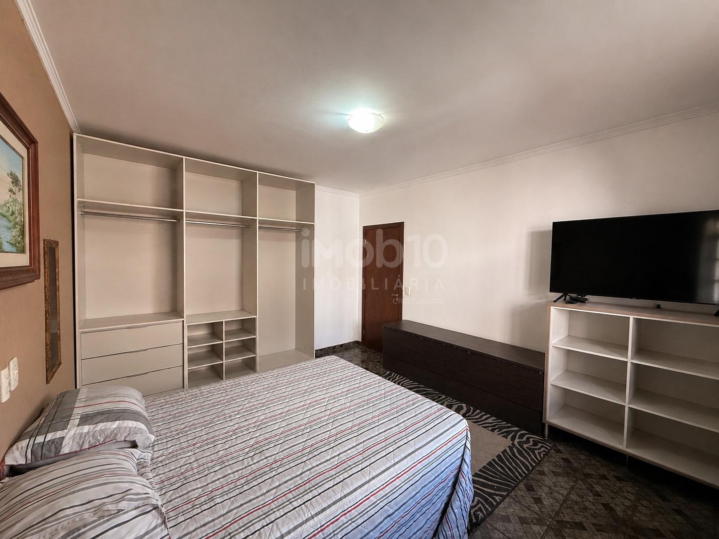 CASA À VENDA COM 1 SUÍTE + 2 QUARTOS E EDÍCULA COM 1 QUARTO NO JARDIM BOURBON